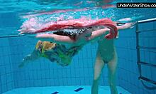 Bubarek i jego dziewczyna zabawiają się w basenie