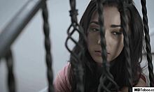 סרט סקס תמים של בני נוער הופך לסנסציה ויראלית - עם רגעים ביישנים וטאבו