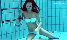 HD-video med ungerska tonåringen Nata Szilvas som älskar undervattensporr