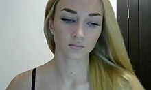 Astarta69, amatorska modelka z kamery internetowej, uprawia seks na prywatnym filmie na supcams.com
