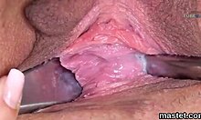 Tsjechische tiener laat haar grote vagina zien in een close-up