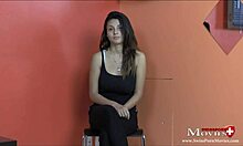 Den 18-årige tyske pornostjernen lilly18 deltar i et hardcore castingintervju